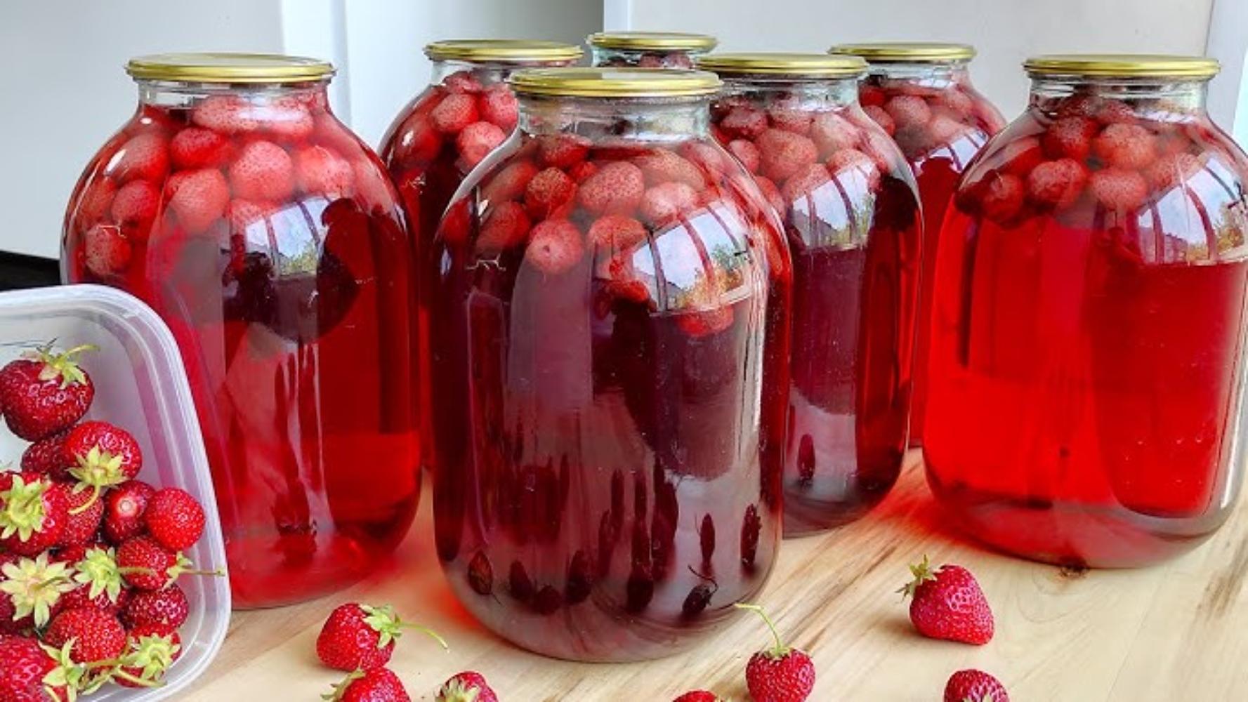 strawberry kompot (1)